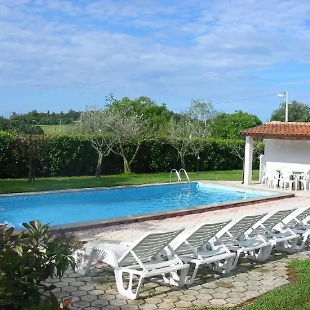 Mit Pool Und Garten In בית נופש