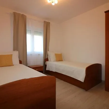 Holiday home Mit Pool Und Garten In
