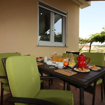 Mit Pool Und Garten In Holiday home