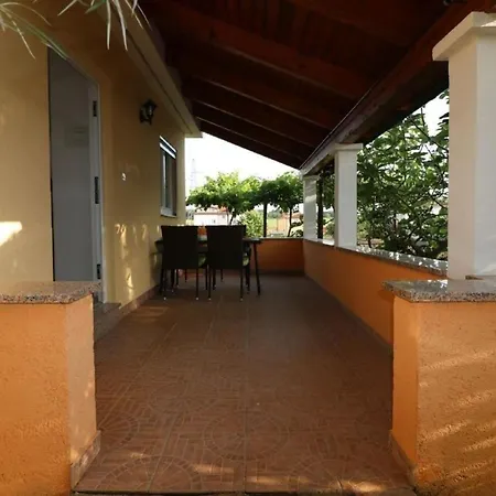 Mit Pool Und Garten In * Porec