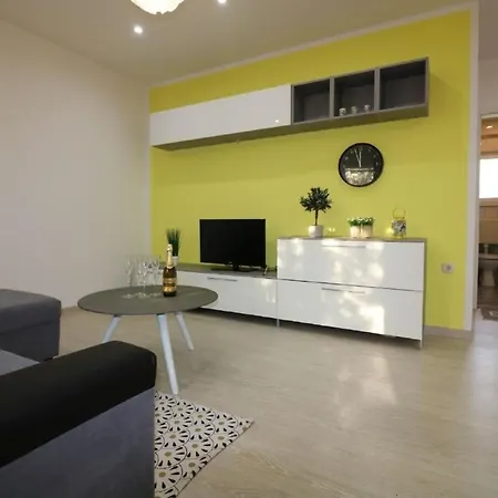 Tatil Evi Mit Pool Und Garten In Poreč
